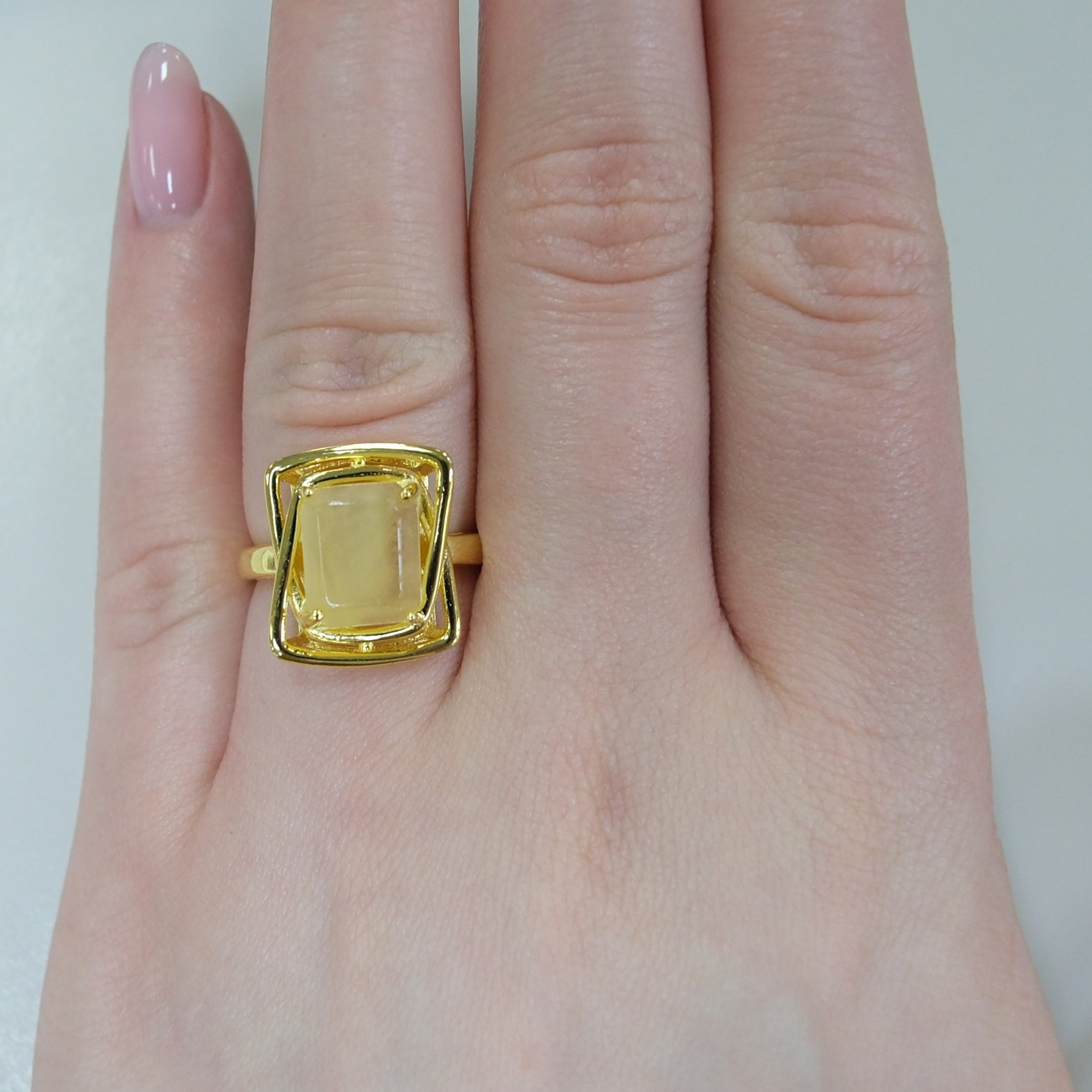 Серебряное кольцо с желтым бериллом